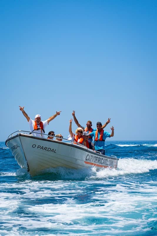 Passeios de barco às grutas de Benagil Algarve - Image 1