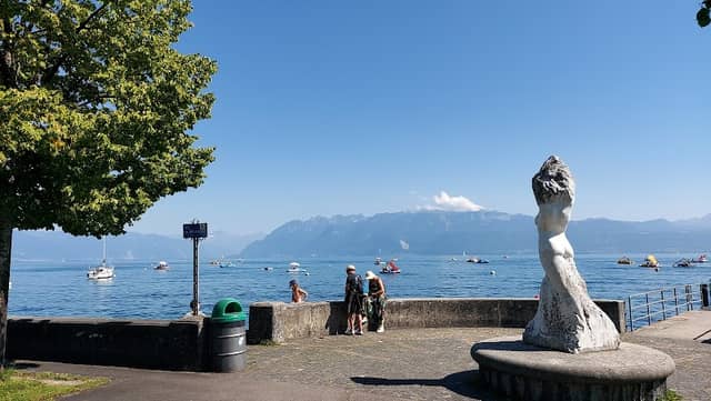 Fontaine Place du Vieux-Port - Image 2