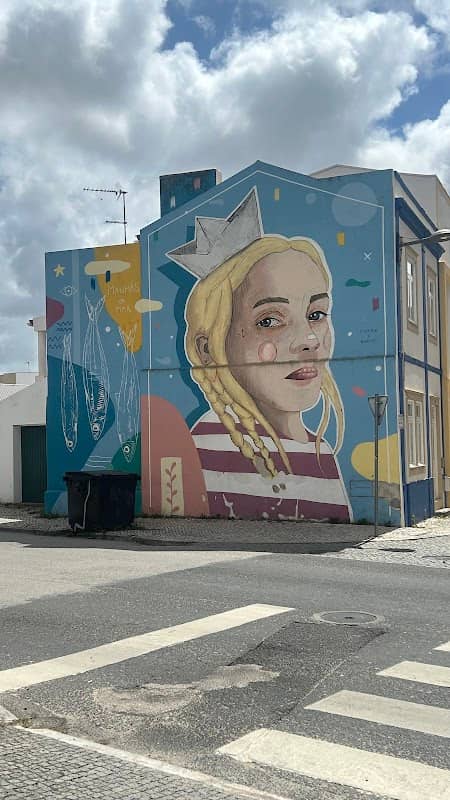 Graffiti Rainha - Image 1