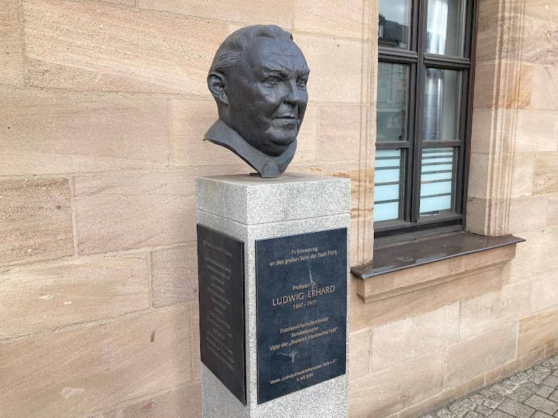 Denkmal für „Ludwig Erhard“ - Image 1