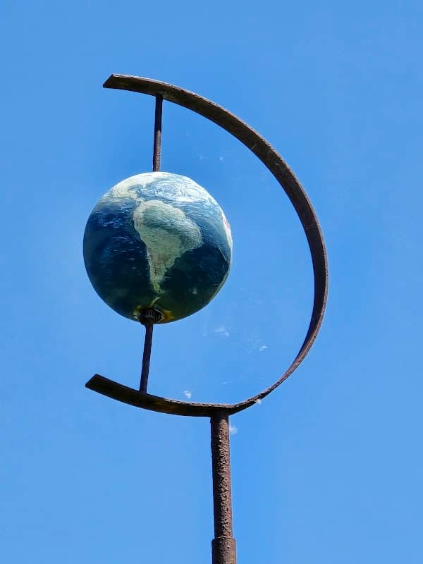 Solar System Model: Earth with Moon - Image 2