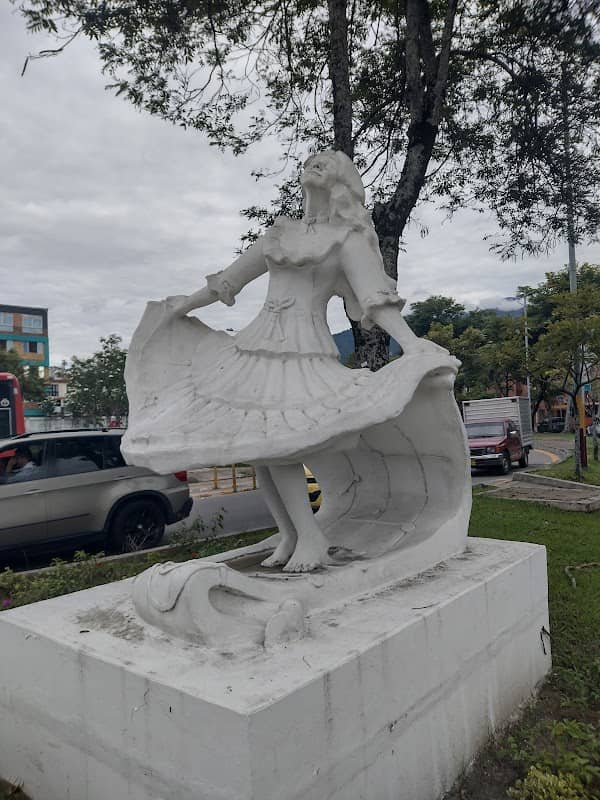 Monument to Bambuquera - Image 1
