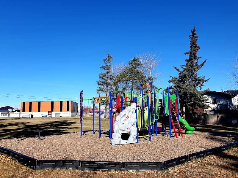 Pine Park - Image 2