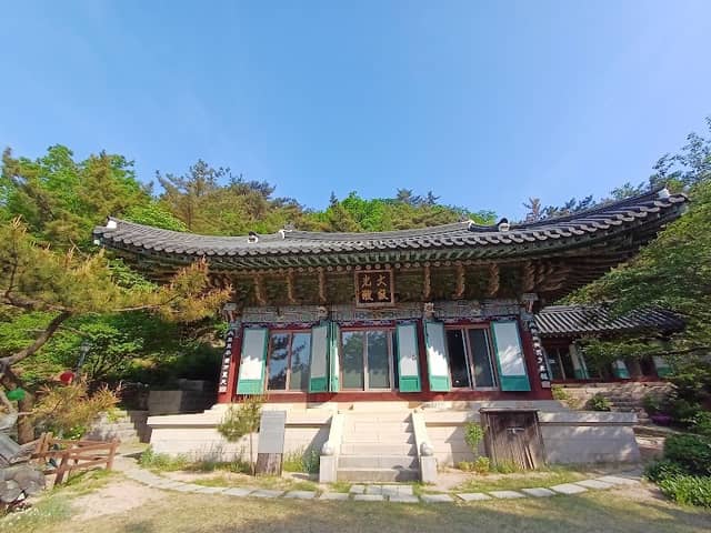 Samgaksan Geumseonsa Temple - Image 1