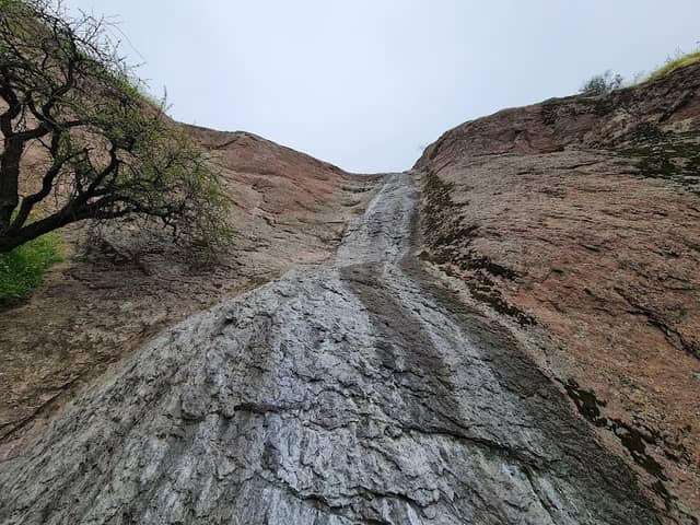 Cascada de la cueva escondida - Image 1