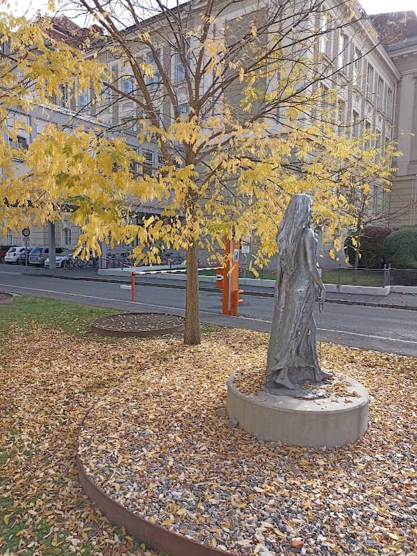 Barbara-Statue - Image 1