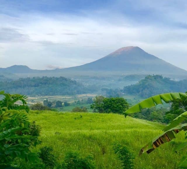 Roadside view of Mount Agung - Image 1