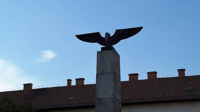 MÁV emlékmű - Image 2
