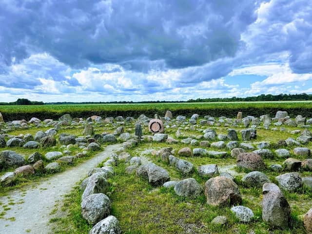 Gebroken cirkel, monument voor het meisje van Yde - Image 1