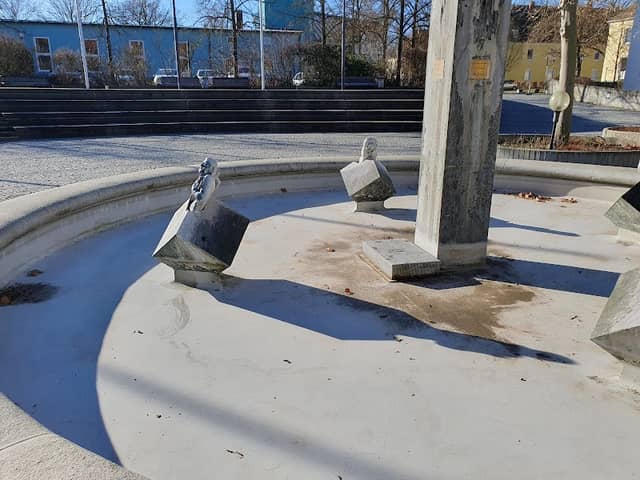 Neutraublinger Stadtbrunnen - Image 1