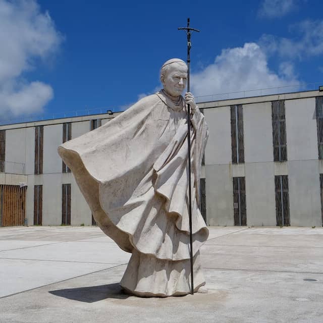 Estátua do Papa João Paulo II - Image 3