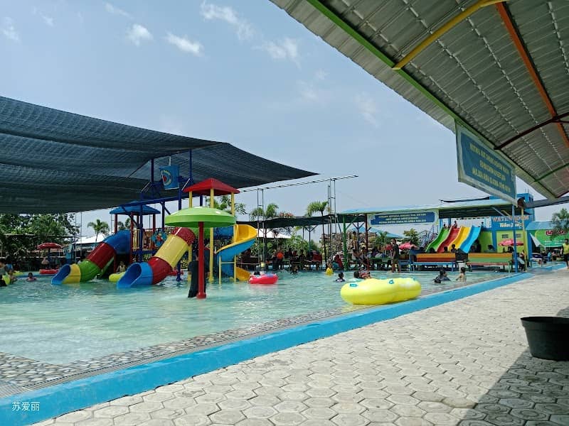 Wahana Kebun Buah (Waterboom, Resto, Cafe dan Pemancingan) - Image 1