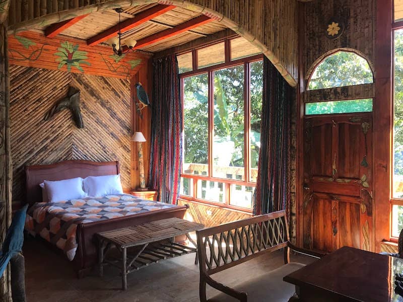San Jorge Eco-lodge Tandayapa - Hummingbird Sanctuary - Image 1