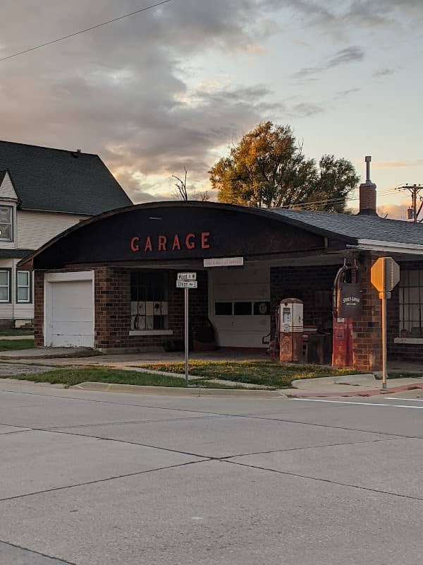 Steils Garage - Image 1