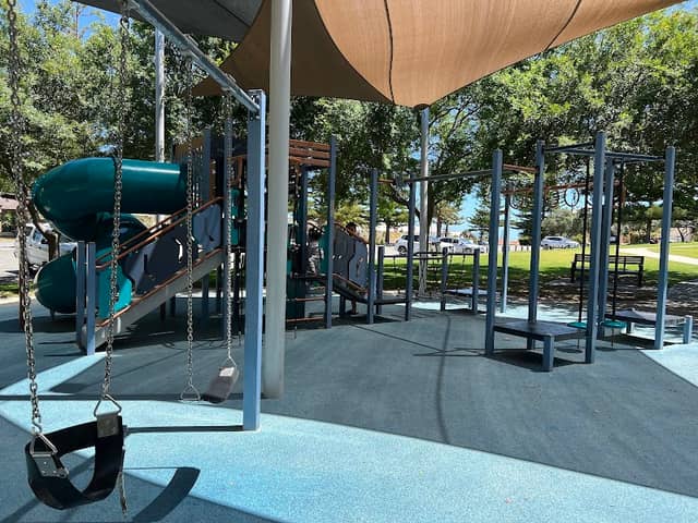 Avondale Park - Image 1