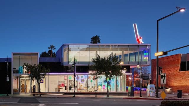 Museum of Neon Art - Image 4