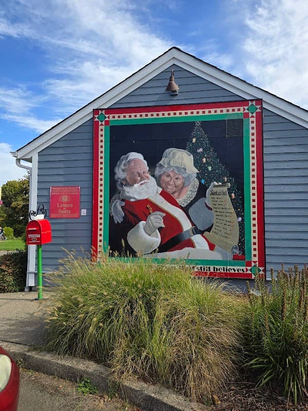 Santa mail box and mural - Image 2