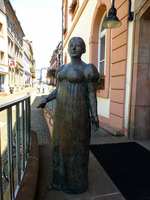 Luise-Statue - Image 1