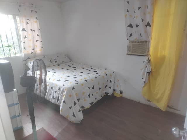 PISCINA Y ALOJAMIENTO LA CASITA - Image 1