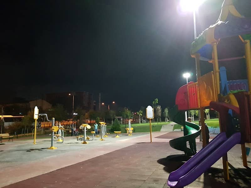 Esat Gülemek Parkı - Image 1