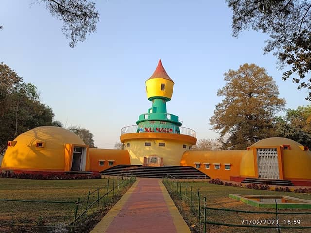 Doll Museum - Image 1