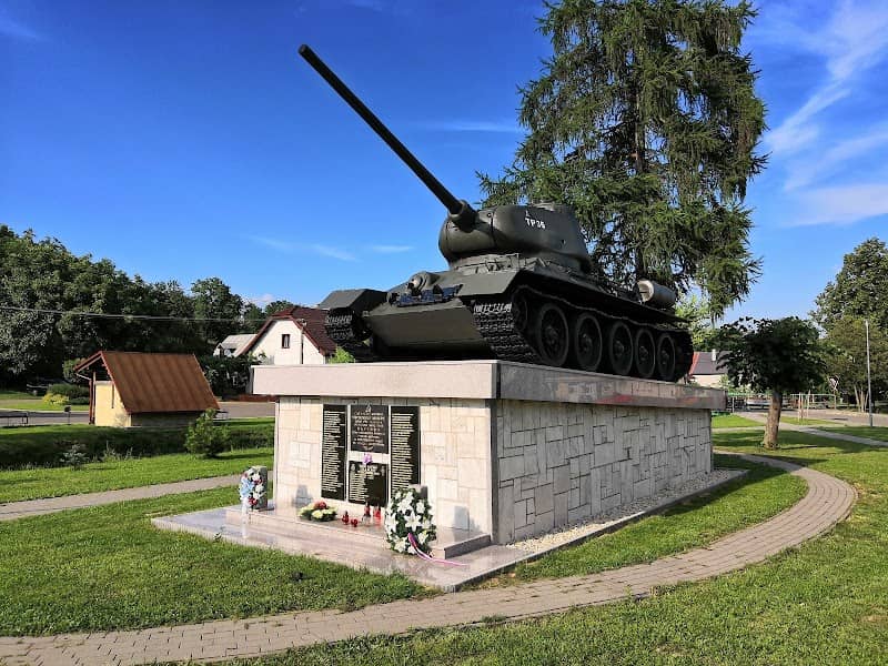Tank - Pamätník padlým v 2. svetovej vojne - Image 1