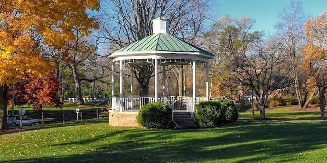Lake Bluff Village Green - Image 2