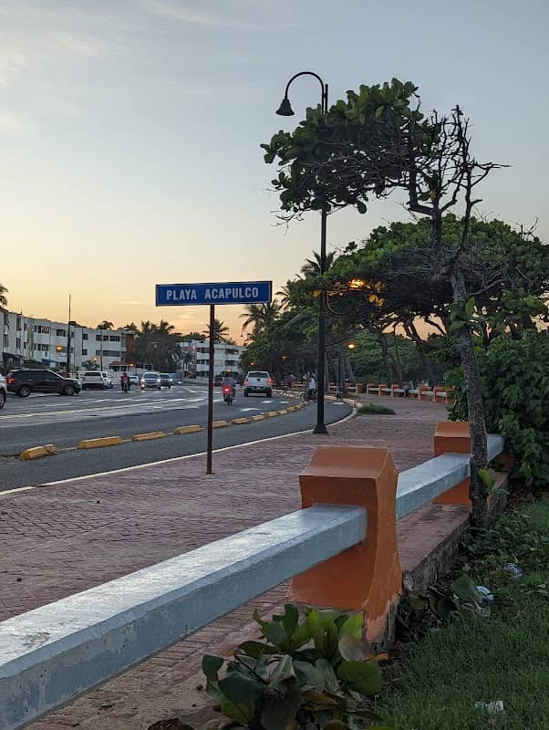 Playa Acapulco - Image 2
