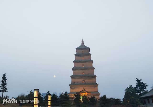 Dayan Pagoda South Square - Image 1