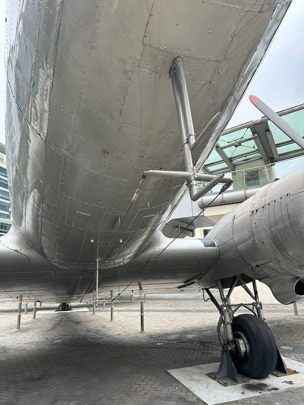 DC-3(Douglas Commercial 3) - Image 2