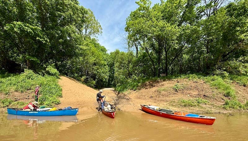 Buffalo River kayak launch/beach - Image 1