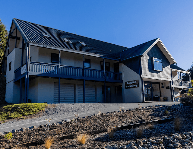 Bealey Hotel - Image 1