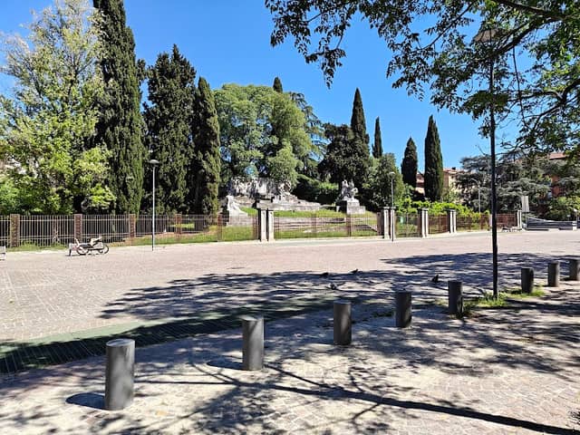 Piazza Carducci - Image 1