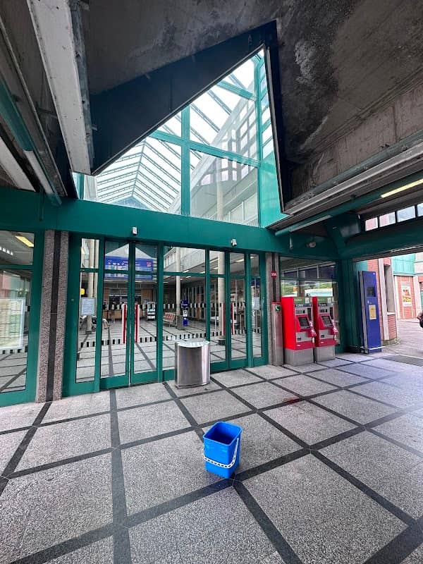 Heiliger Wasserkübel am Bahnhof - Image 1