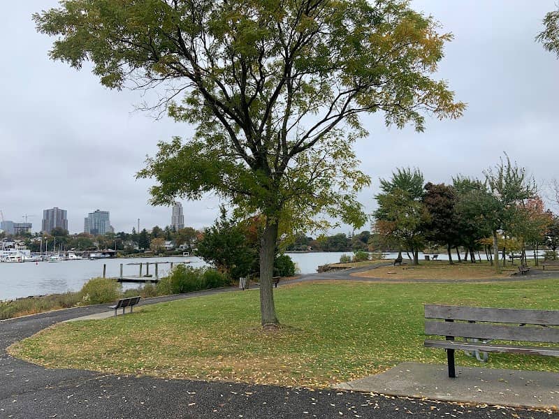 5 island park walkway - Image 2