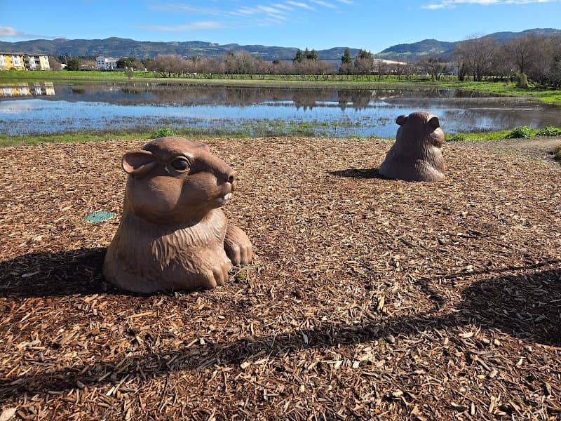 Two Beavers statues - Image 2