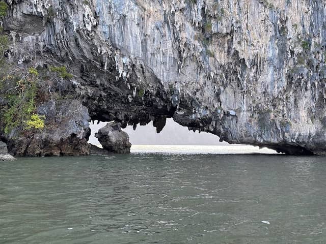 เกาะทะลุ - Image 1
