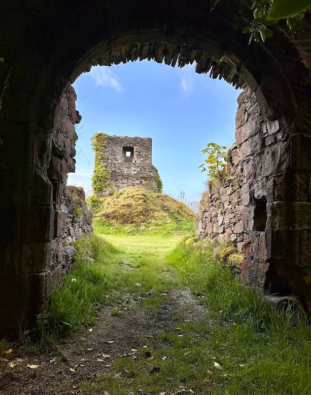 Toward Castle - Lamont Castle - Image 1