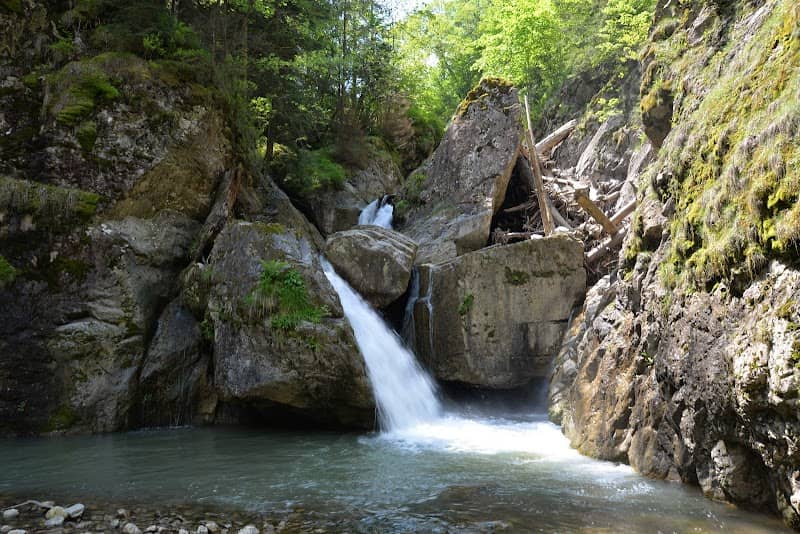 Iadolina Waterfall - Image 2