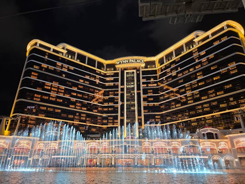Dancing fountains - Image 1