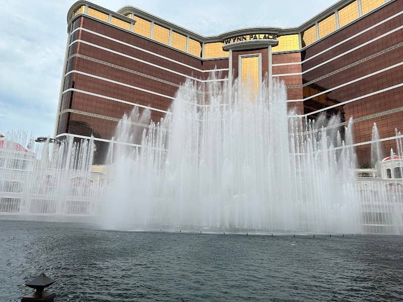Dancing fountains - Image 2