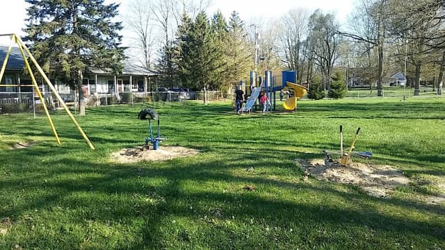 Old school park - Image 1