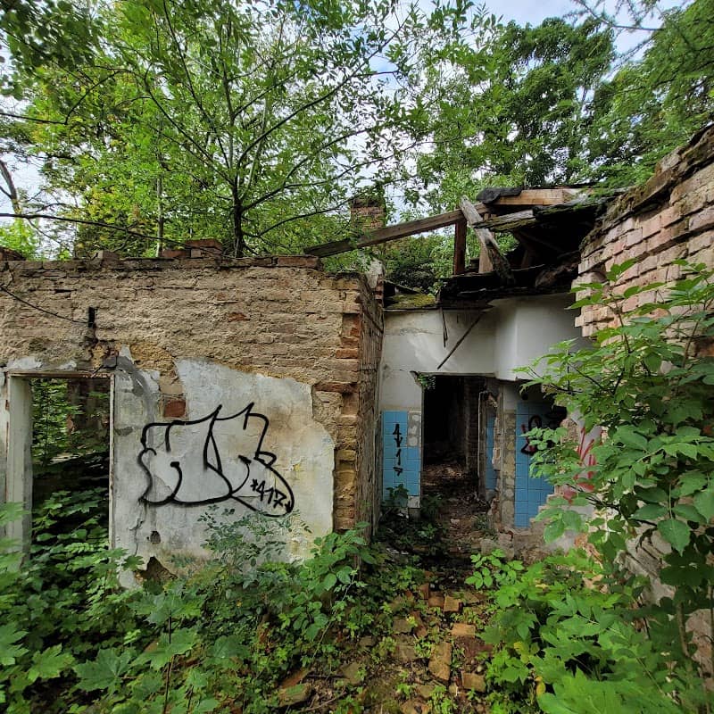 Budova karantény u léčebny - Image 1