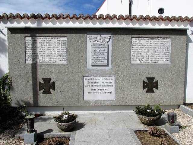 Kriegerdenkmal - Image 1