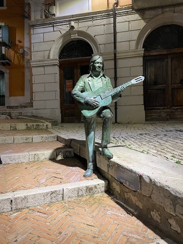 Statua di Fred Buongusto - Image 1