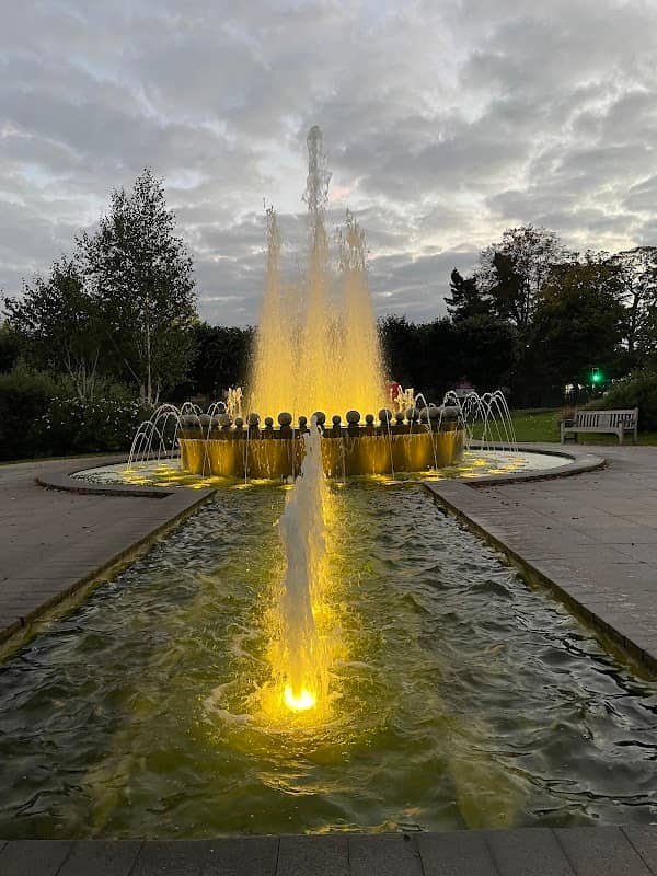 Diamond Jubilee Water Fountains - Image 2