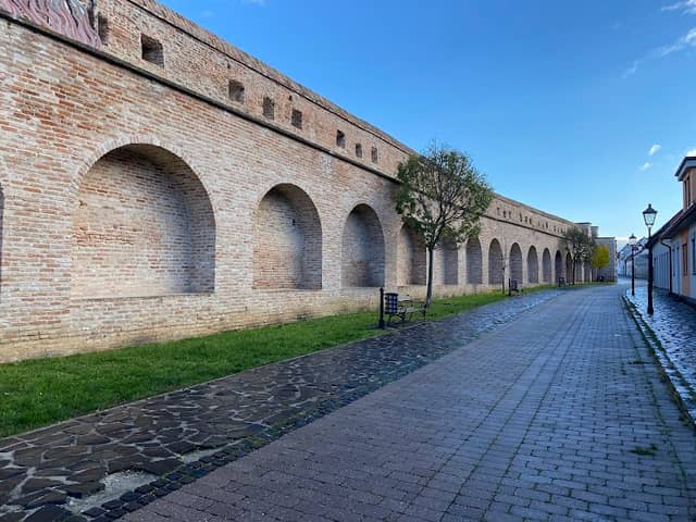 Town wall - Image 2
