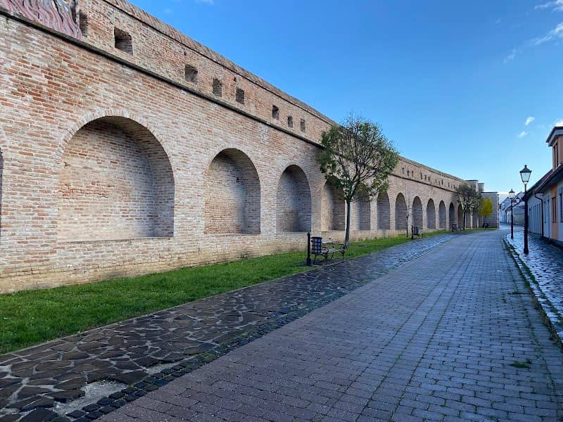 Town wall - Image 2
