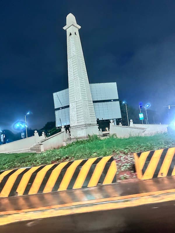 Railways Roundabout - Image 2