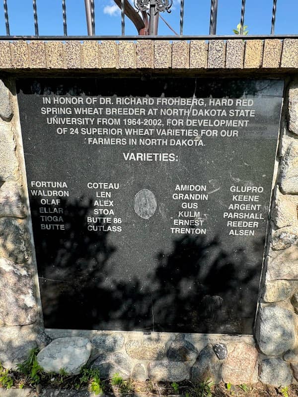 Monument to Agriculture - Image 1